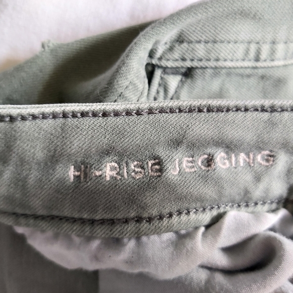 American Eagle high rise khaki green Cropped jeggings - Picture 3 of 9